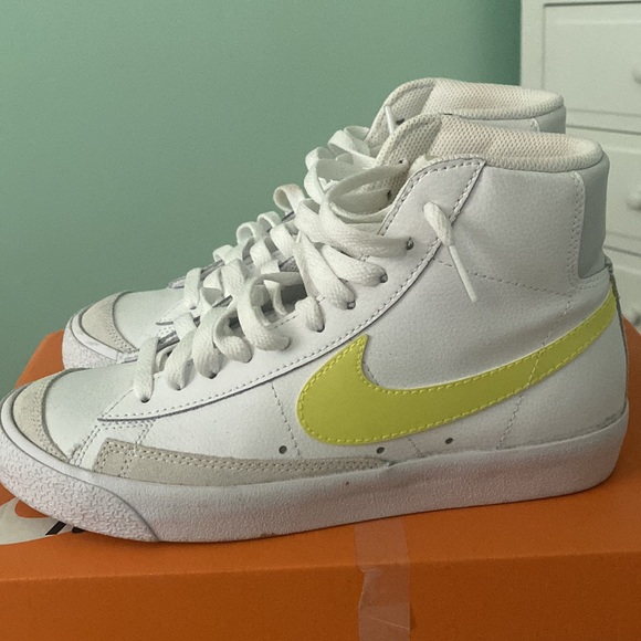 Nike Blazer White/Lemon Venom - WOMENS 7.5 - Picture 9 of 11